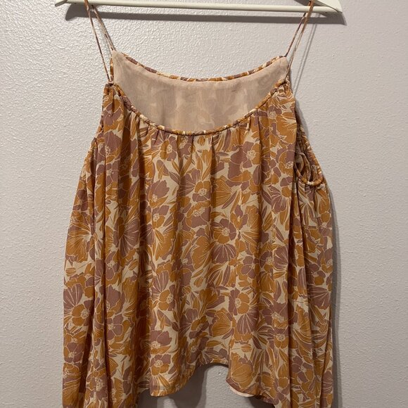 ASTR The Label Josephine Cold Shoulder Top M - Picture 6 of 7